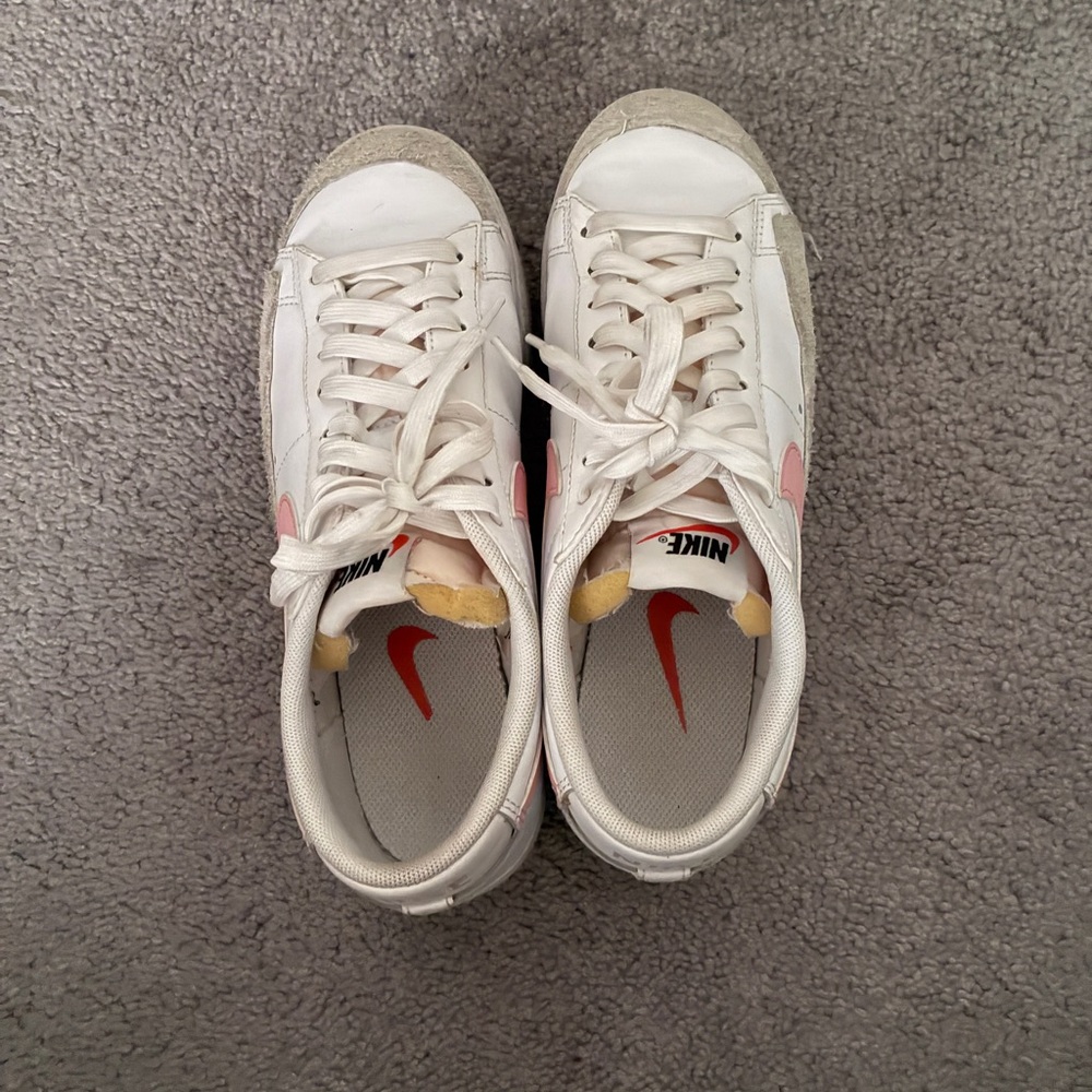 Nike women’s platform sneaker